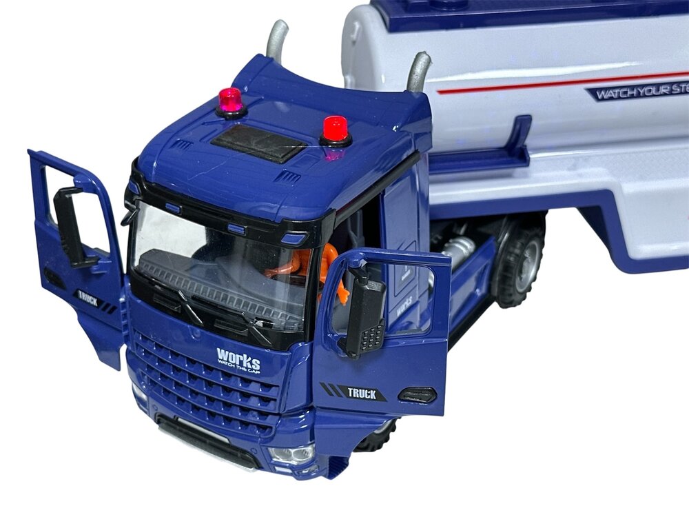 RC Long Vehicle Truck - XXL afstand bestuurbaar Tankwagen met Verlichting, Geluid en Afneembare Tanktrailer &ndash; 55 cm