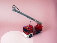Brandweerwagen - met sproeislang en ladderwagen - Frictie -  geluid en lichtjes - 25 cm