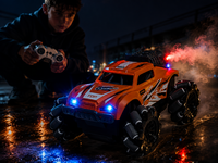 RC Stunt Spray Auto 6 Kanaals 4WD &ndash; Drift, Zijwaarts Rijden - LED Verlichting &amp; Mist Effect