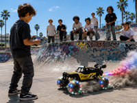 MAX DRIVE RC Monstertruck 1:8 XXL met 360&deg; Drift, Rookfunctie, LED - 2.4GHZ - Omni Wielen