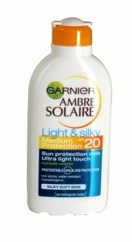 Garnier Ambre Solaire Light &amp; Silky Zonnebrandcr&egrave;me - SPF 20 