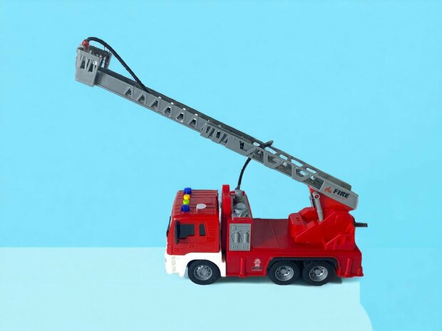 Brandweerwagen - met sproeislang en ladderwagen - Frictie -  geluid en lichtjes - 25 cm