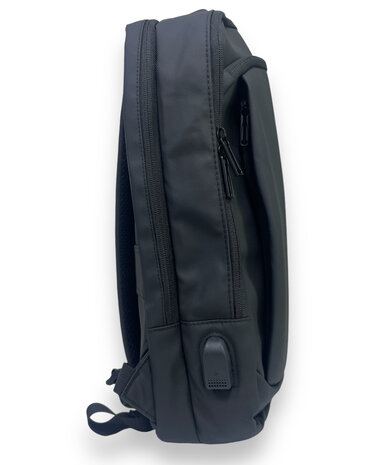 Backpack with USB Charging Port - black - 32 x 15 x 41.5 cm