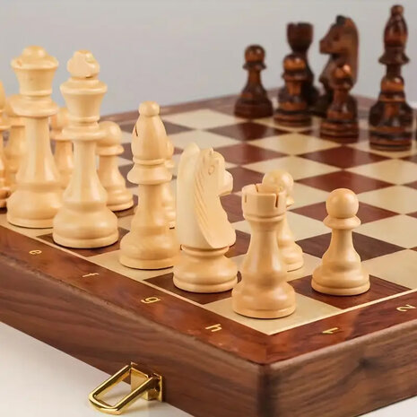 Wood Chess - Wooden Chessboard - 45x45cm - Foldable - 2 Extra Queens