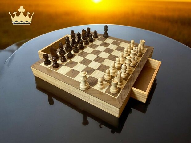 Chessboard - Wooden - 38x38cm - with modern conveniences such as a built-in storage drawer + 2 Extra Queens