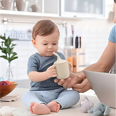 TableWare baby Set - Silicone baby tableware set - Dishwasher safe - 6 pieces - dark pink