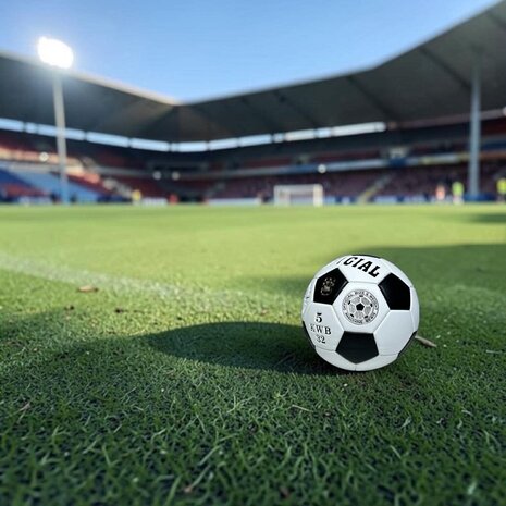 Voetbal - Bal - Maat 5 - STS SUBEC BAL - Zwart en wit voetbal - Klassieke design 5 KWB 32